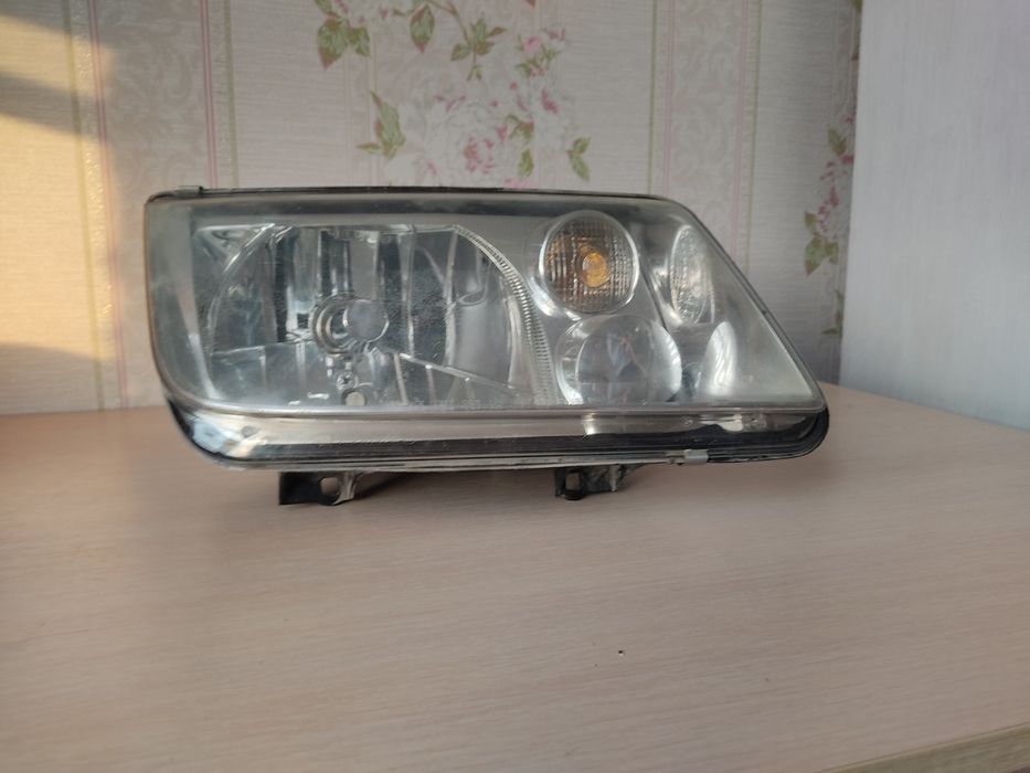 Фара передняя правая Volkswagen bora/jetta
