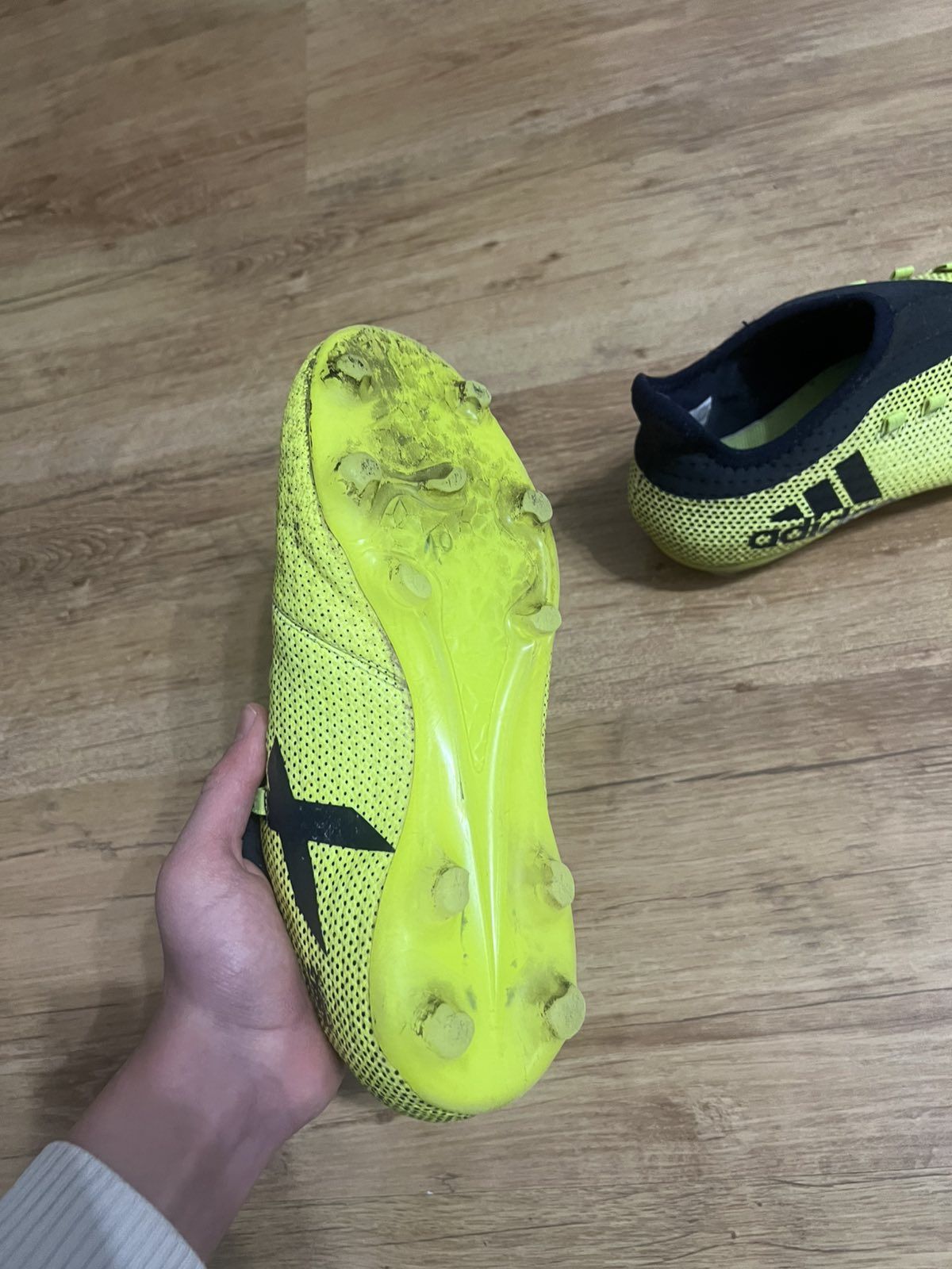 Спортни футболни обувки