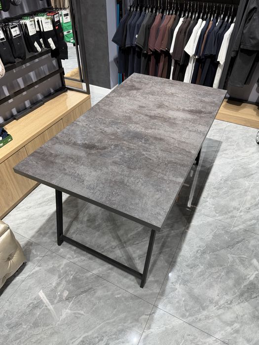 Квадратный кухонный стол