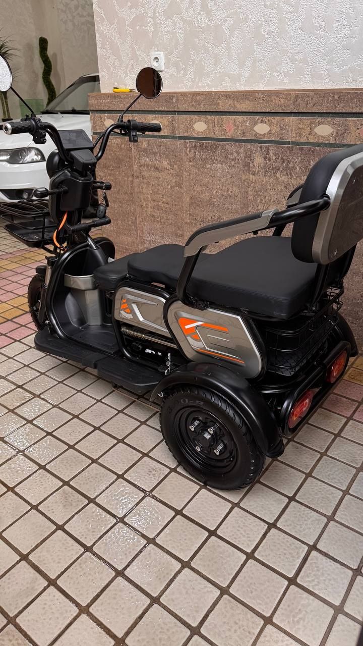 Elektro skuter tritsikl
