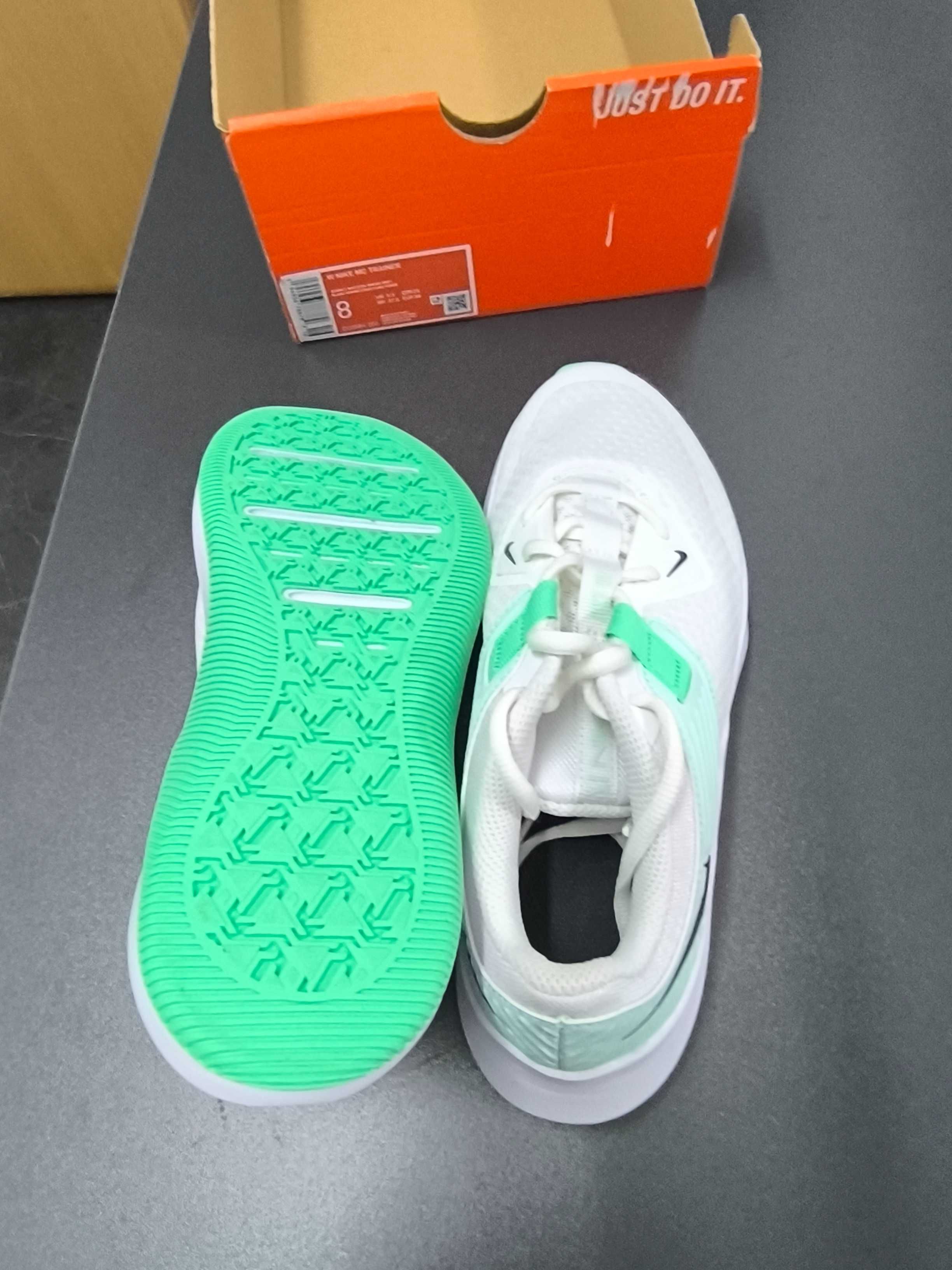 Дамски маратонки Nike