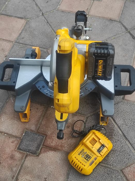 Circular pe acumulatori DEWALT DCD 777 va și nou