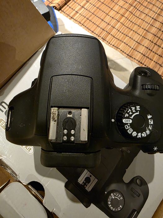 Aparat foto Canon EOS 4000D + obiectiv Canon 18-55