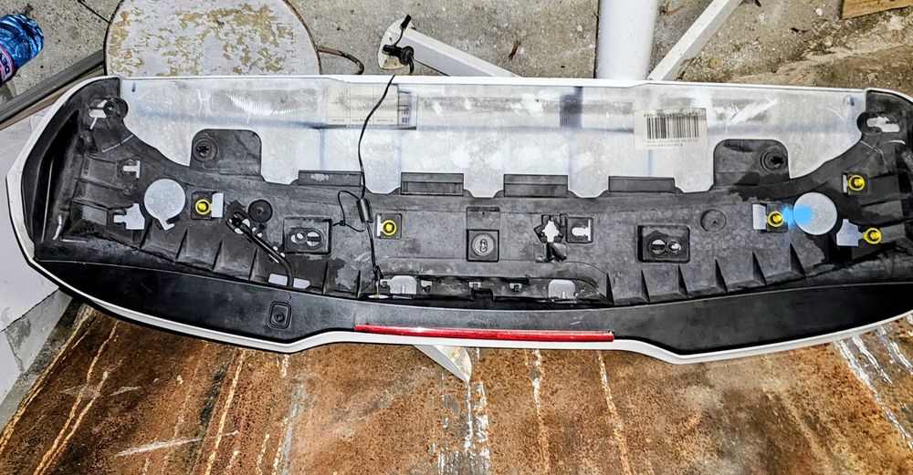 Крило с трети стоп Volvo V40