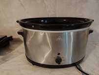 Slow cooker cu capac