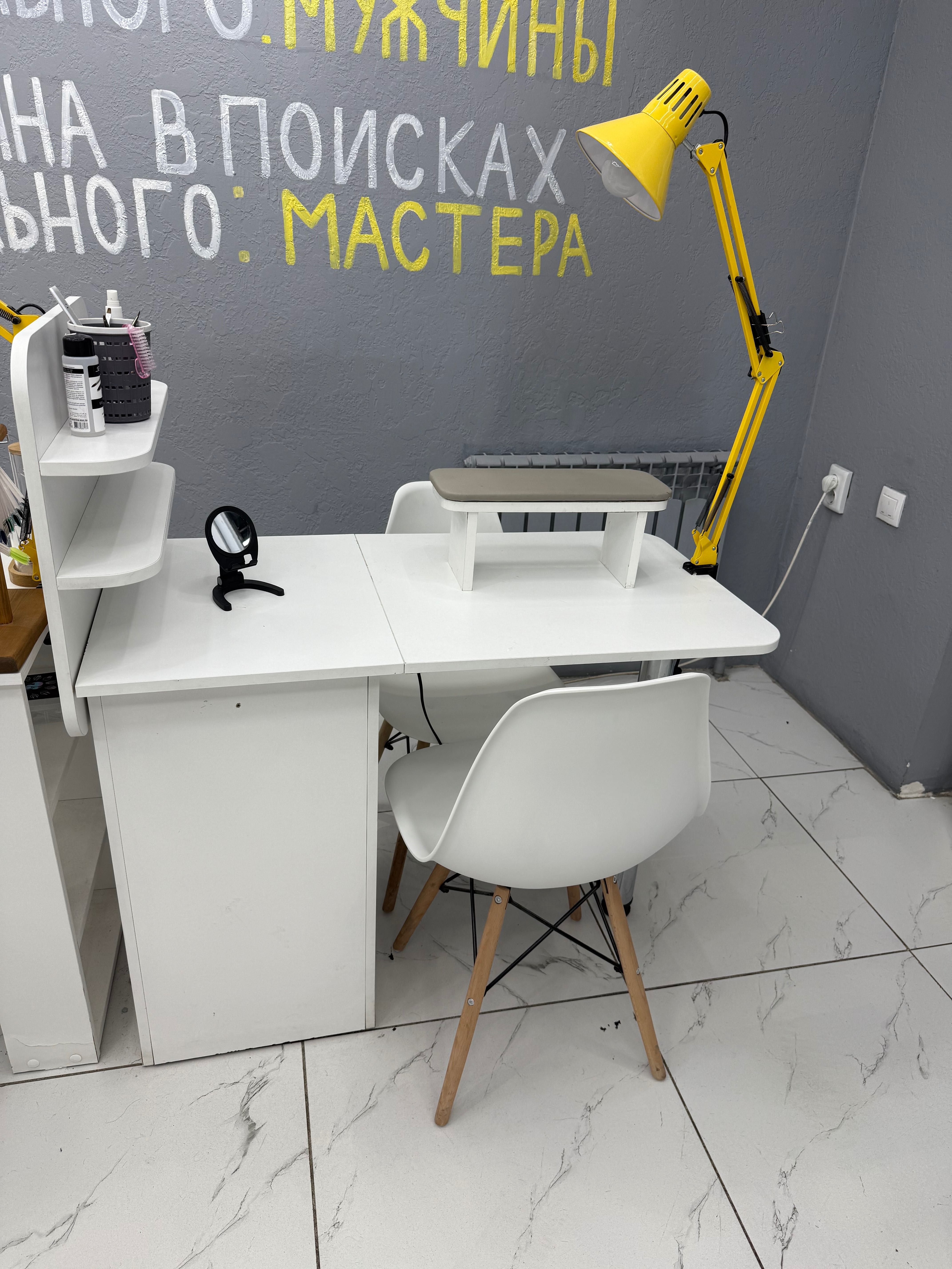 Маникюрный стол б/у