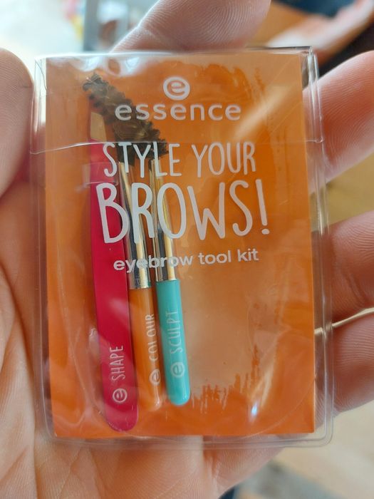 Kit  pentru sprancene Essence