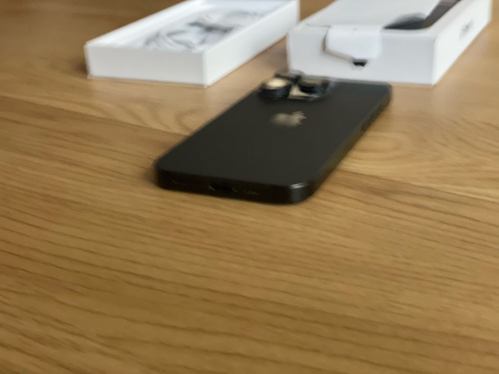 Бартер нов iPhone 16 pro 128gb black