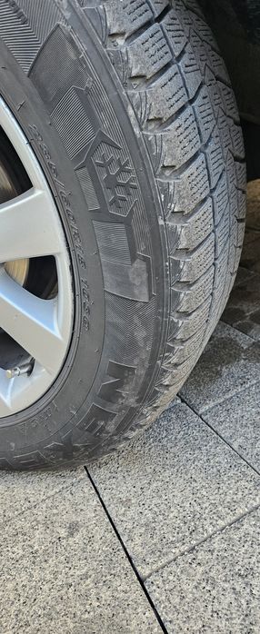 Шины 235/60/18 зимние комплект NEXEN