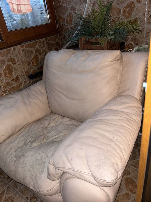 Отдам даром кресло из натуральной кожи.