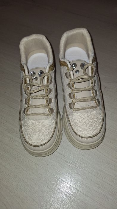 Спортни обувки, сникърси номер 36