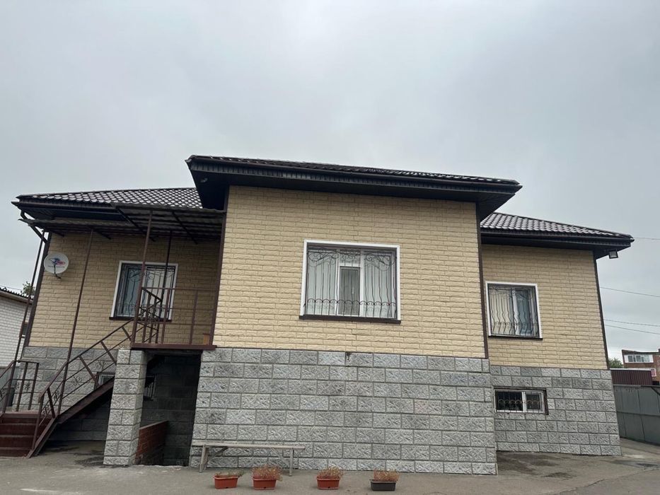 Продам двухуровневый просторный светлый дом