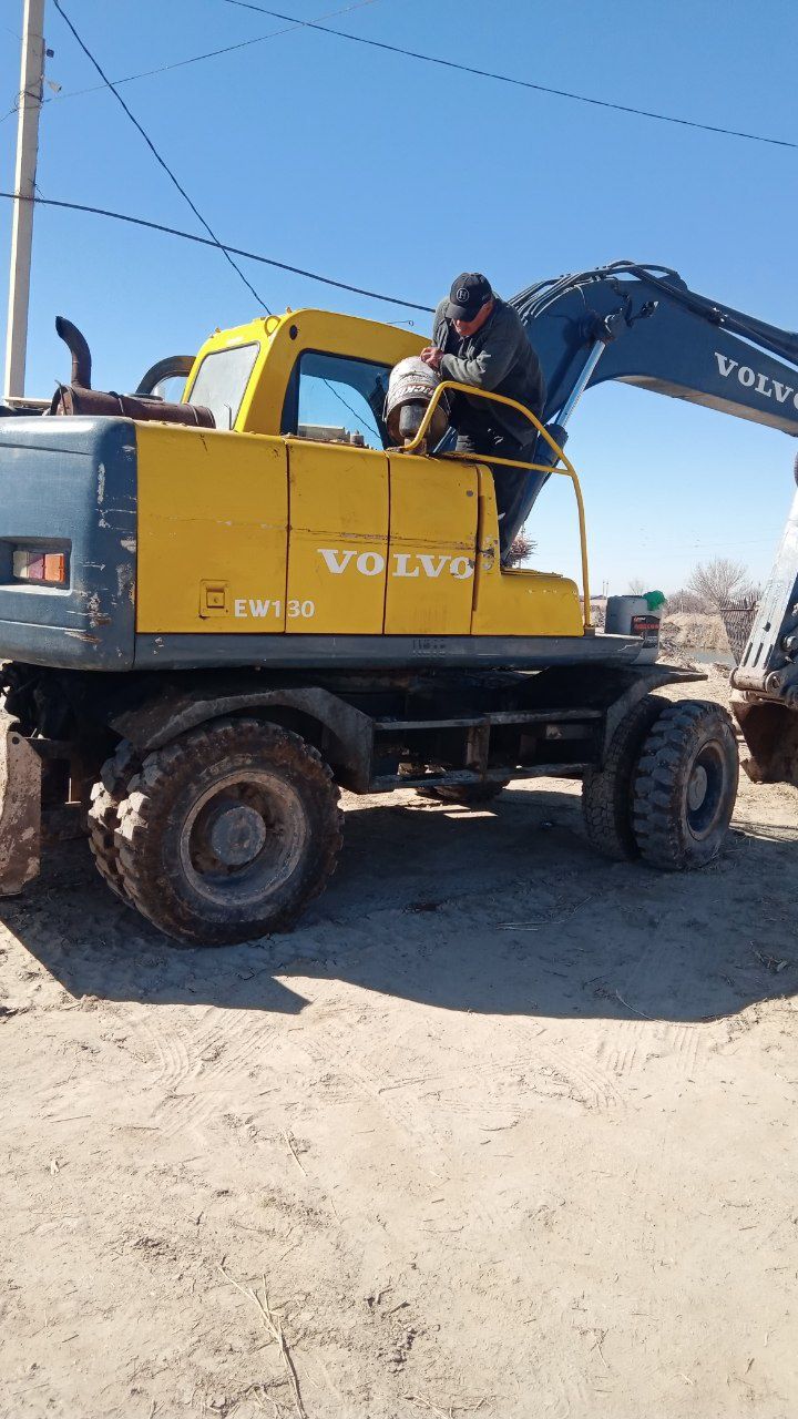 Volvo ekskavatr sotilad