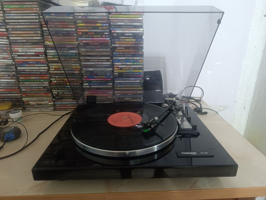 Проигрыватель виниловых пластинок Thorens 240