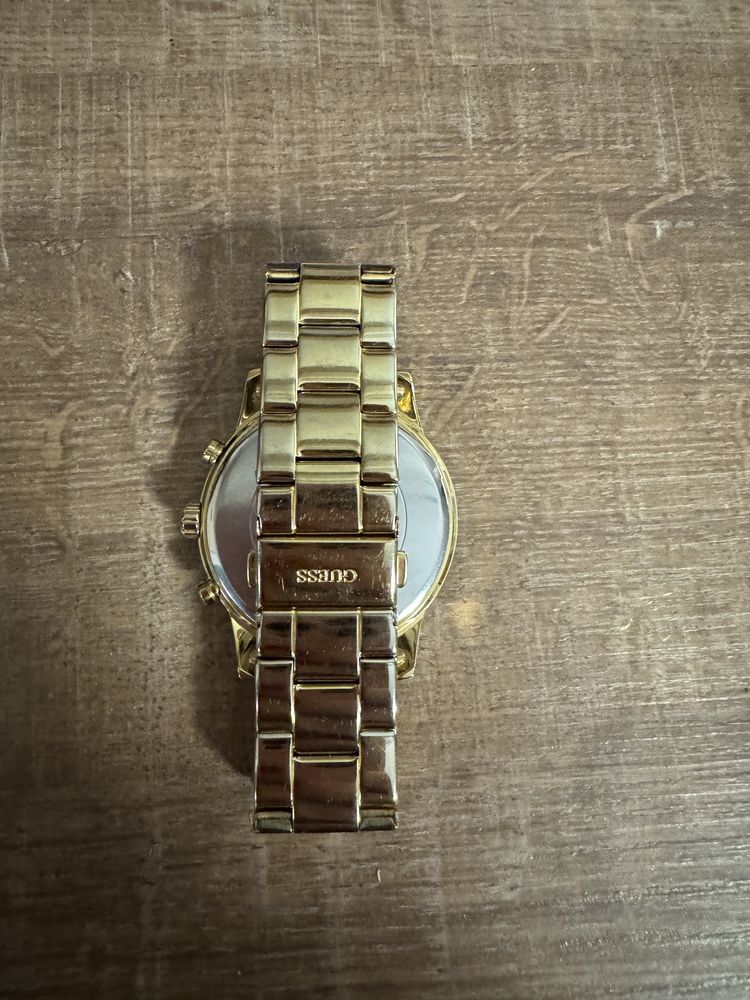 Дамски  метален Часовник Guess