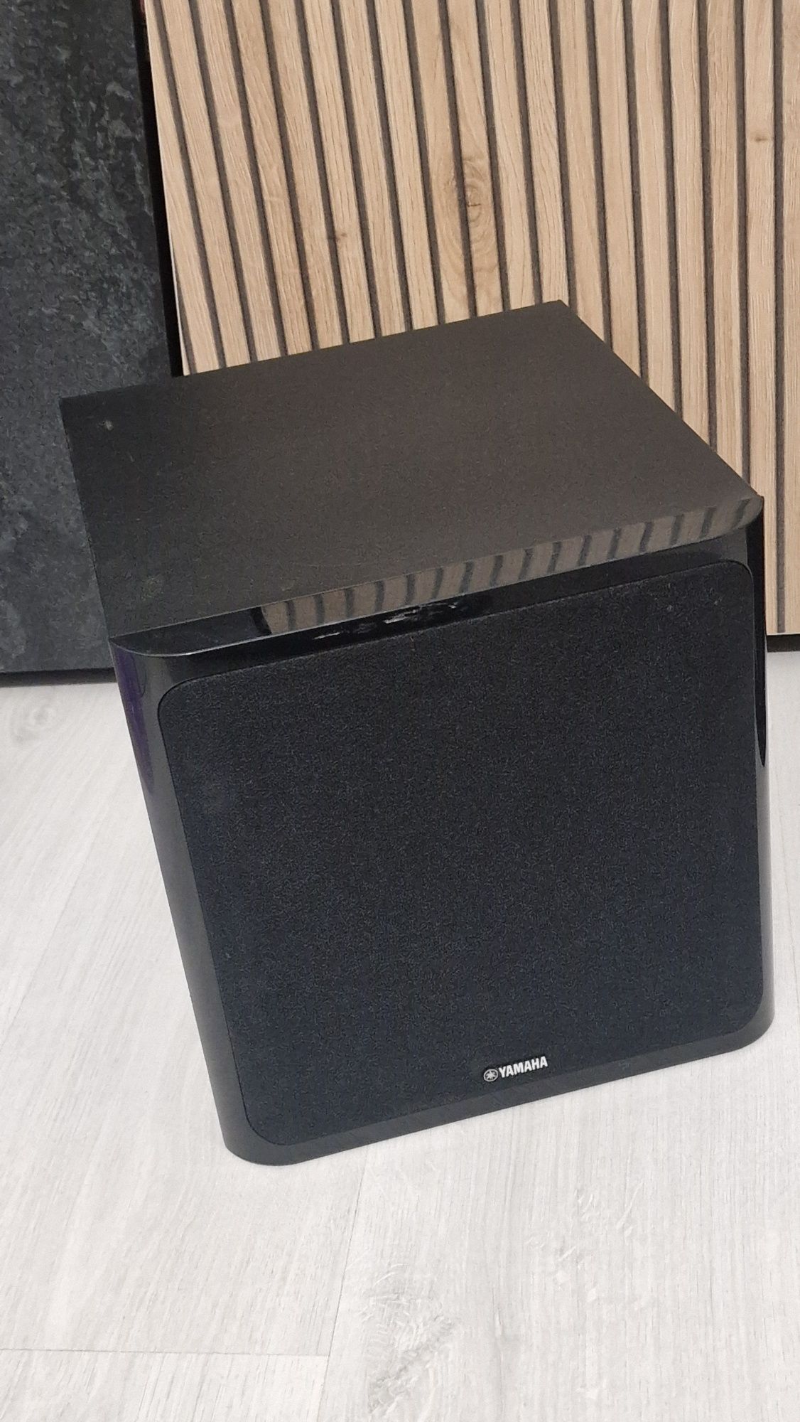 Самозахранващ буфер Yamaha NS-SW20