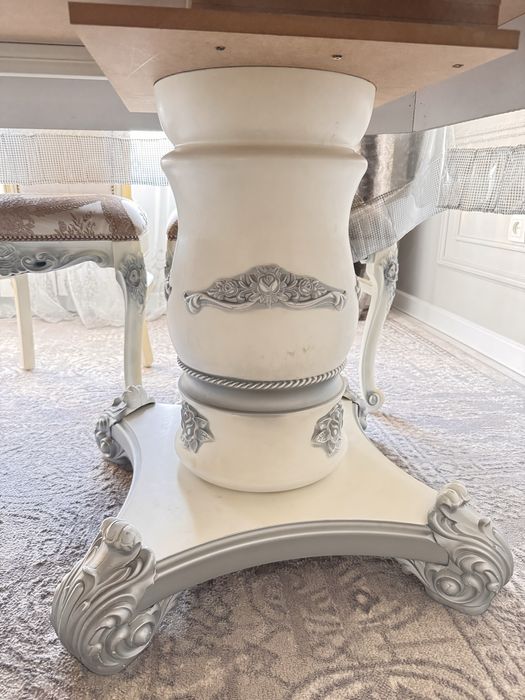 Стол со стульями