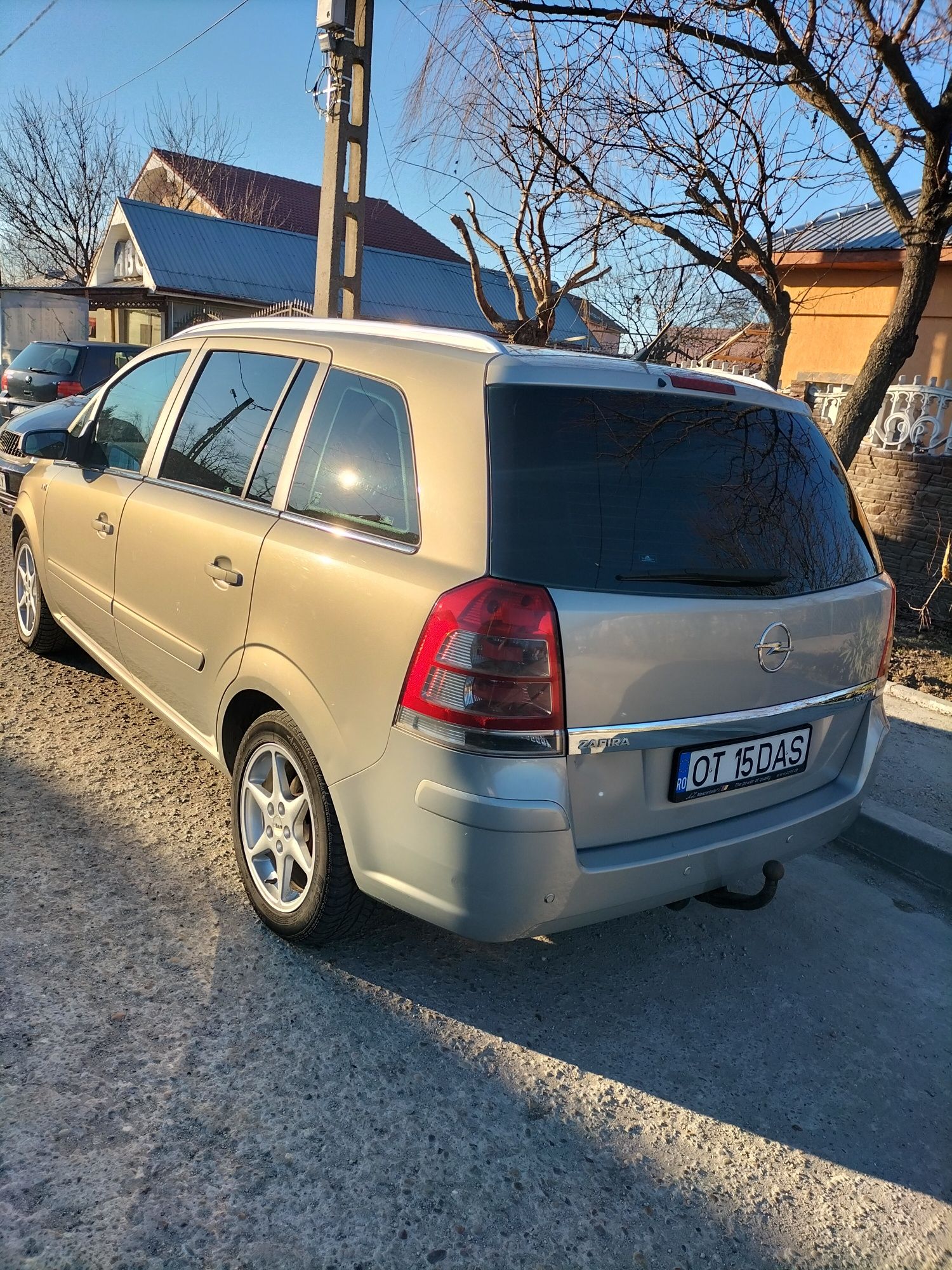 Vând Opel Zafira