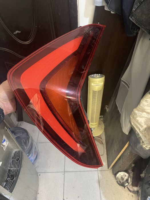 Продам фонарь задний правый