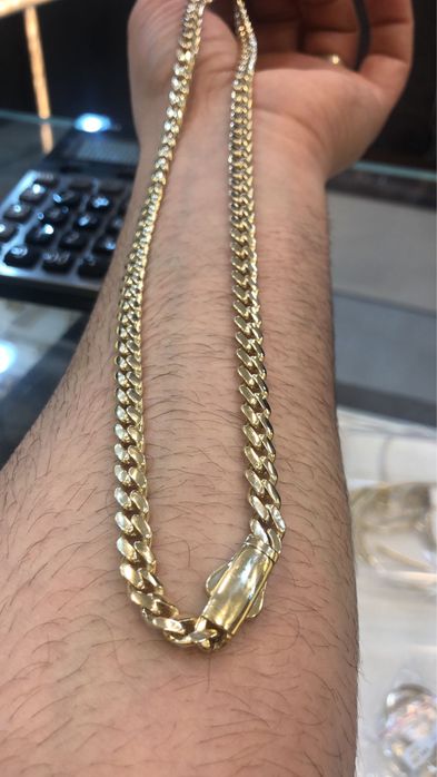 Lant aur model cuban monaco