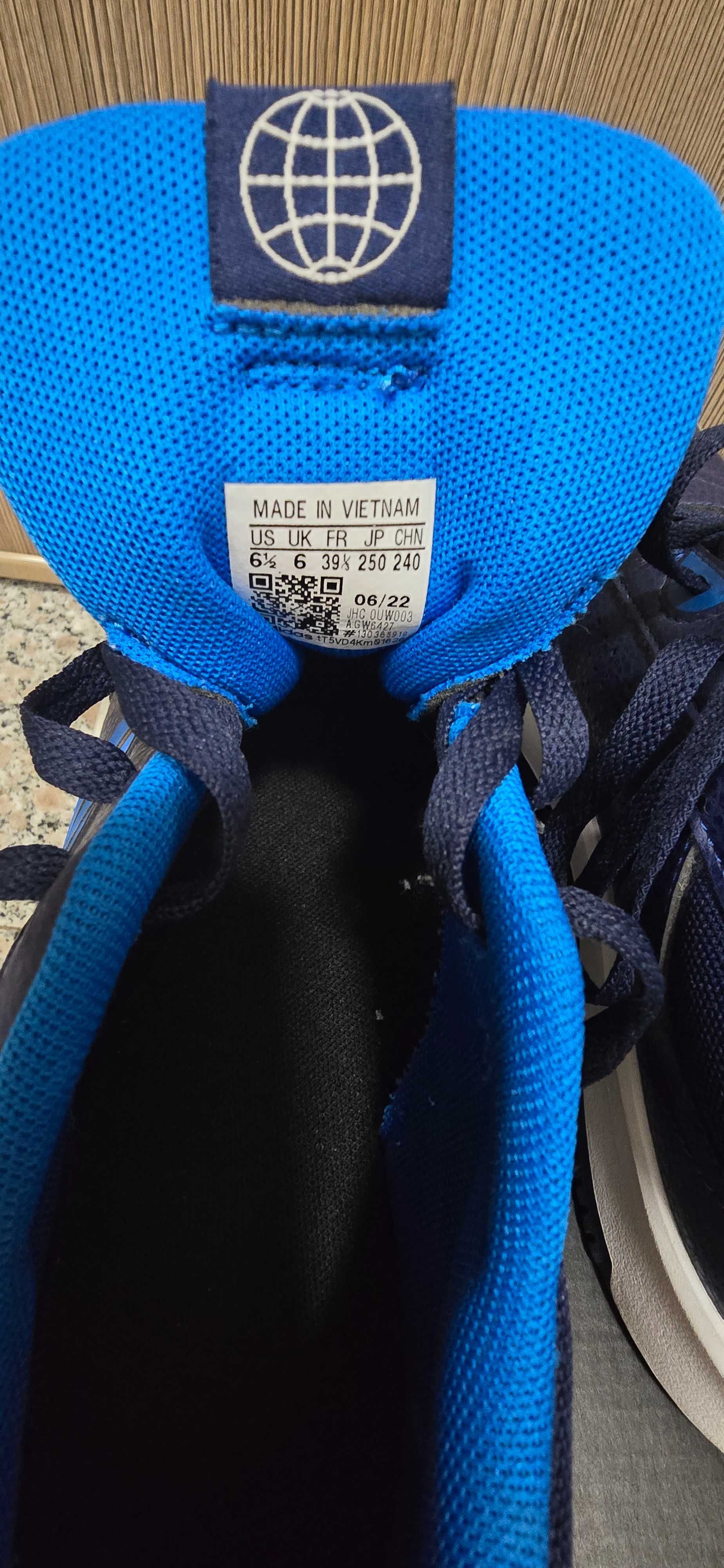 Маратонки Adidas!!