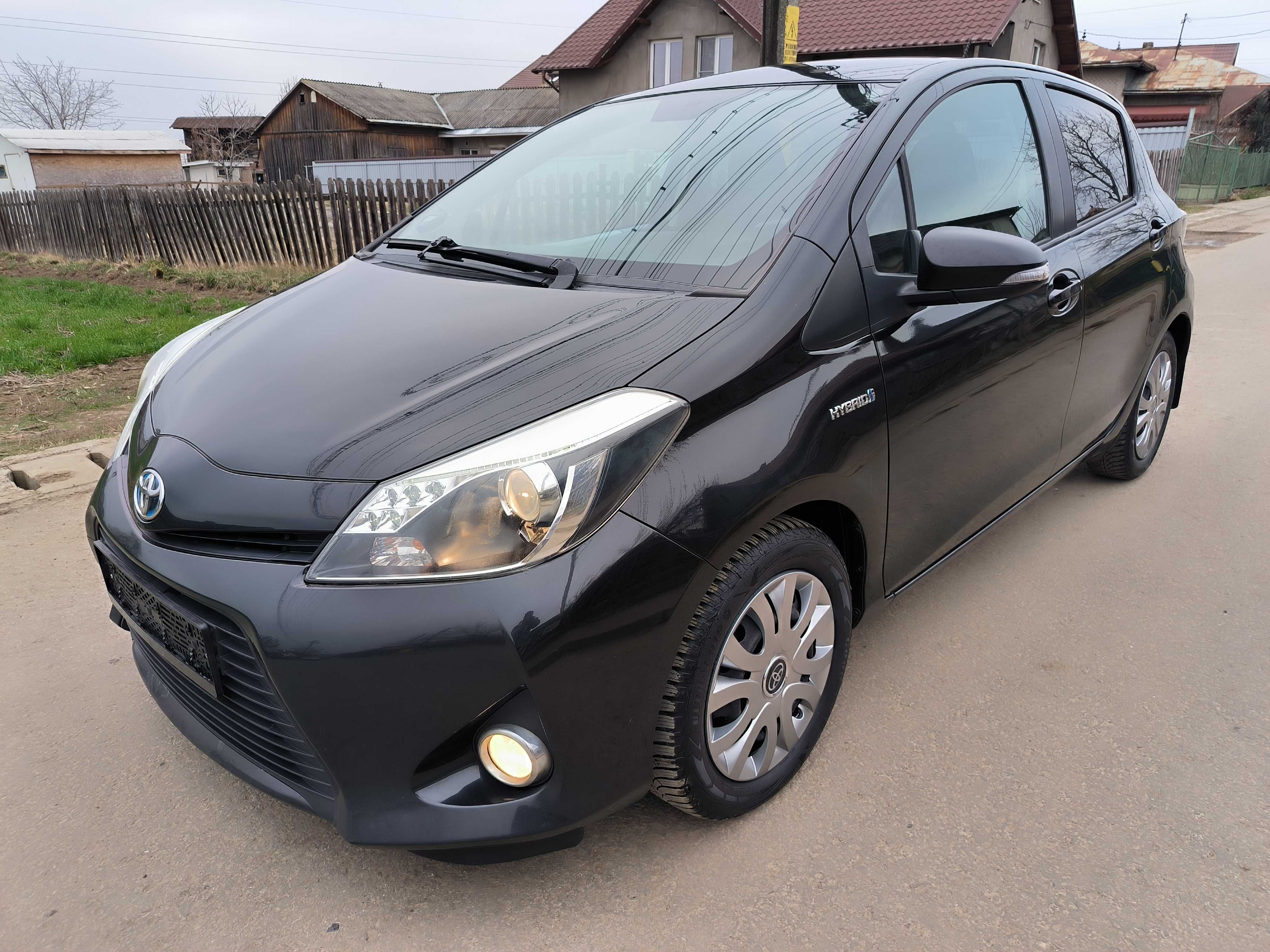 Toyota Yaris hybrid 2014 1.5i