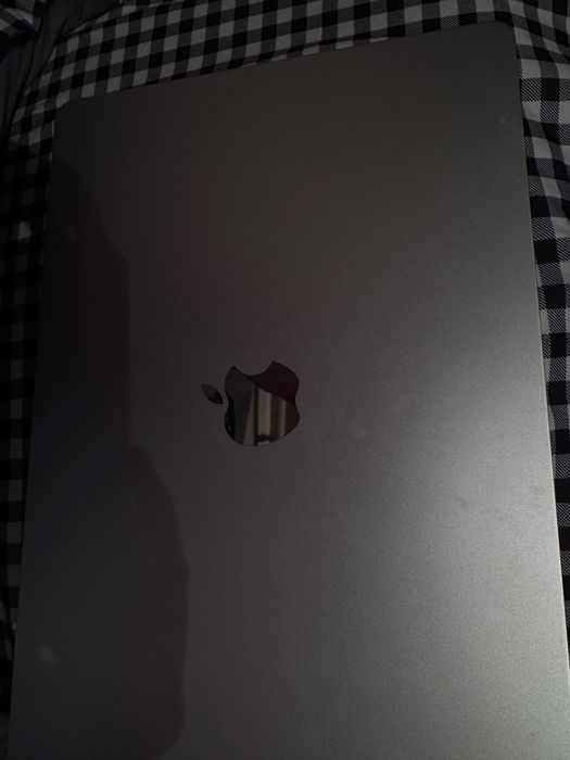 Makbook air 15…..