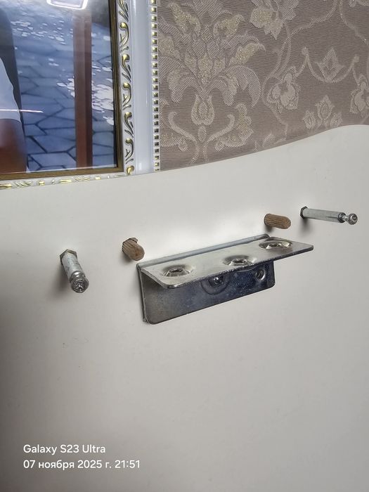 Продам кровать двухспальную без матраса