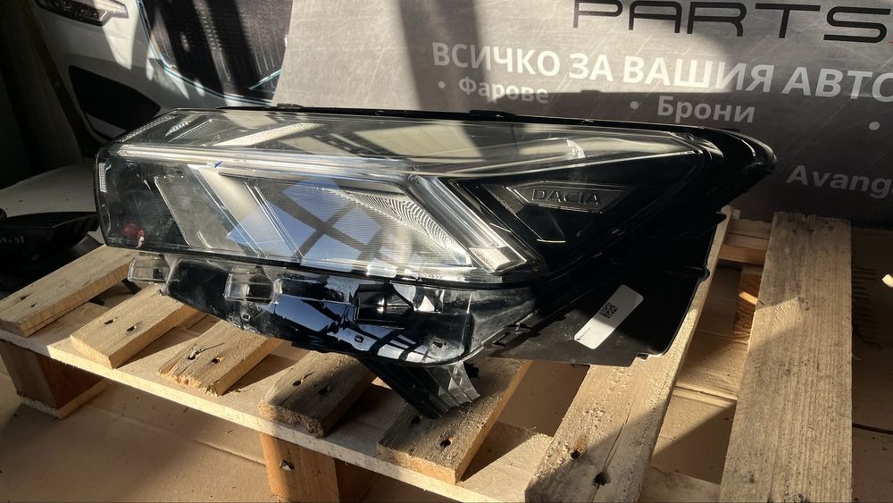 2 броя ляв фар Dacia Sandero 3 2020-