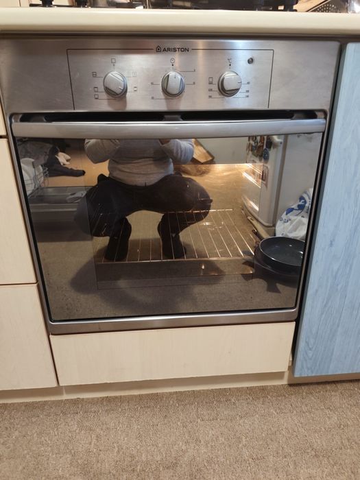 Vând cuptor incorporabil Hotpoint Ariston