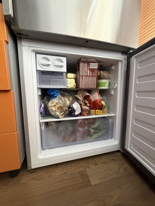 Хладилник Сив Беко