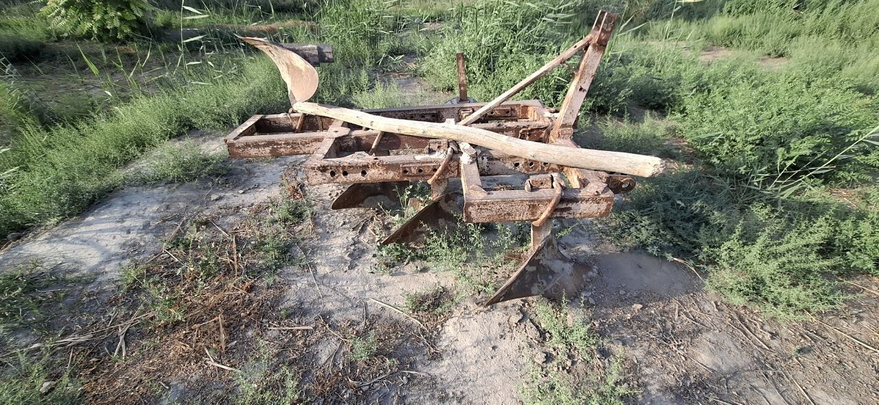Traktor telejka barana Mala chizel kipen sotilad xolati yaxshi .Udar .