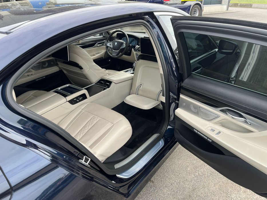 Bmw seria 750Li xDrive / President Long Individual / Sky Lounge