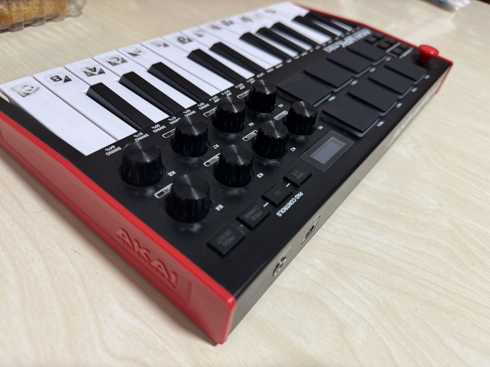 AKAI Professional MPK Mini MK3 Midi Controller