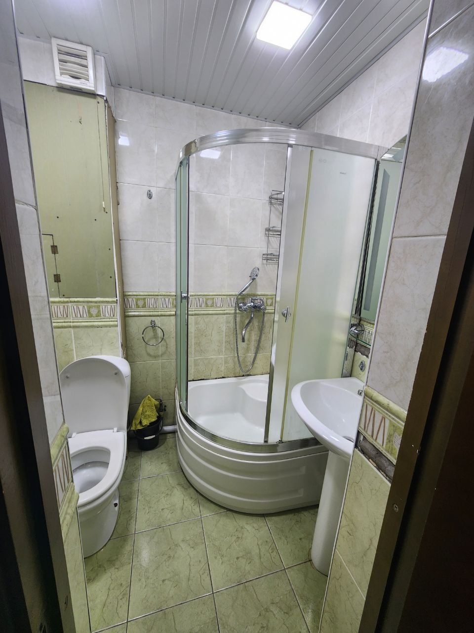 Продаётся квартира Юнусабад 12 2/2/4