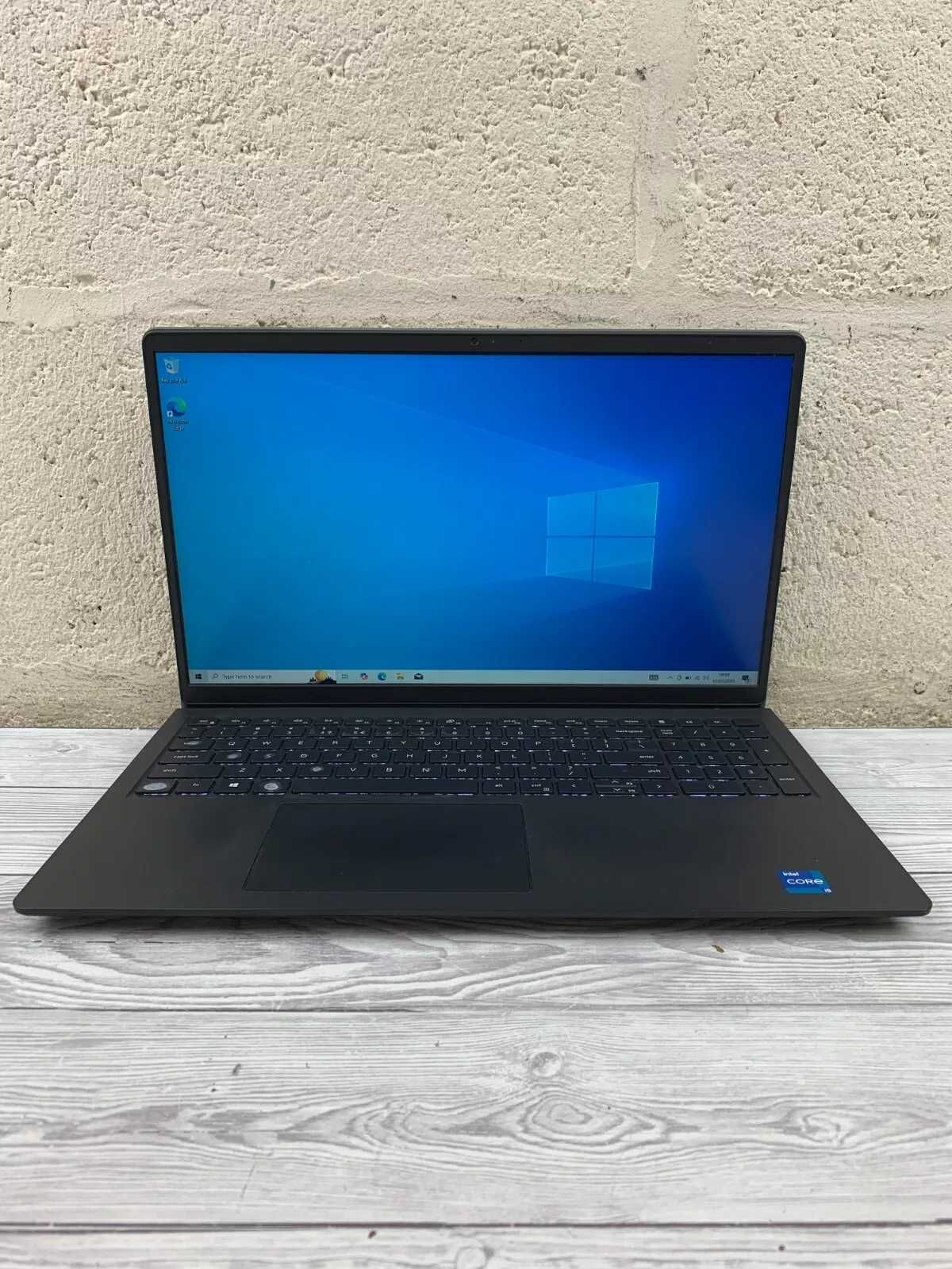 15,6" Dell Vostro 3510/Core i5-1135G7 2.4GHz/8GB DDR4/512GB SSD