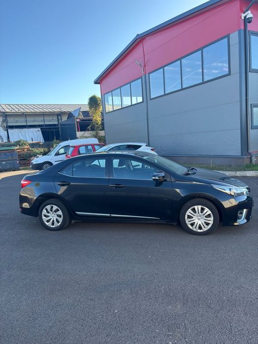 Vând toyota corolla