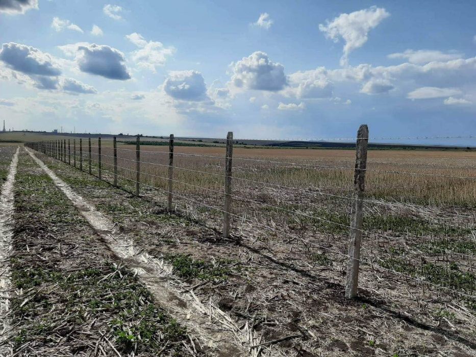 Ограда с Метални Пана и Поцинкована мрежа и Бодлива Тел
