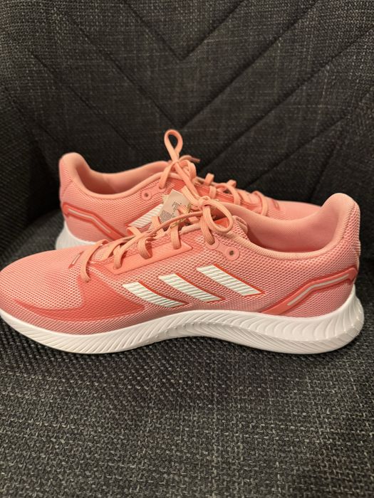 Оригинални маратонки на adidas