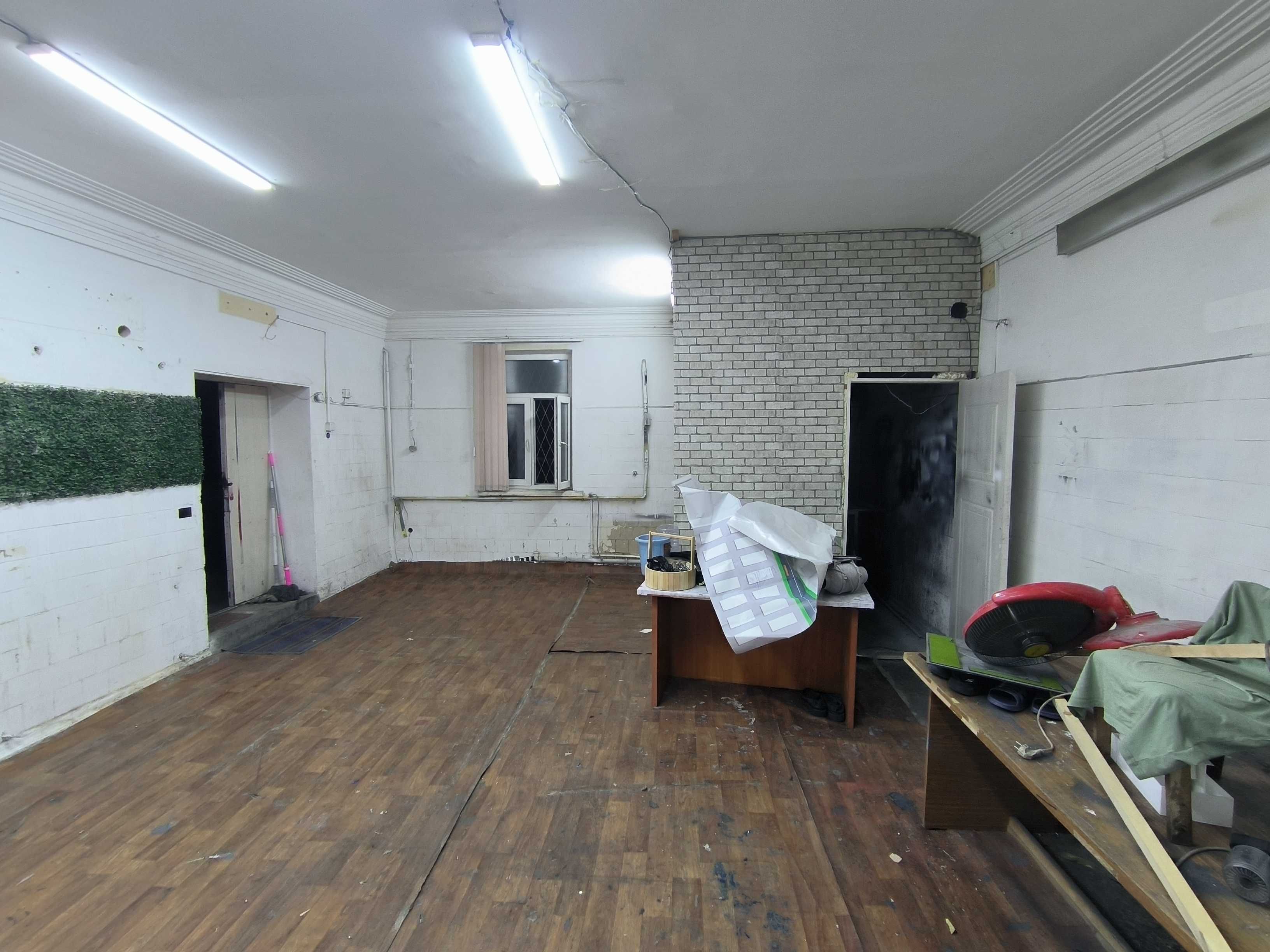 Ijara ofis, ombor, dokon uchun 82 m2 Furqat bog'i oldida joylashgan