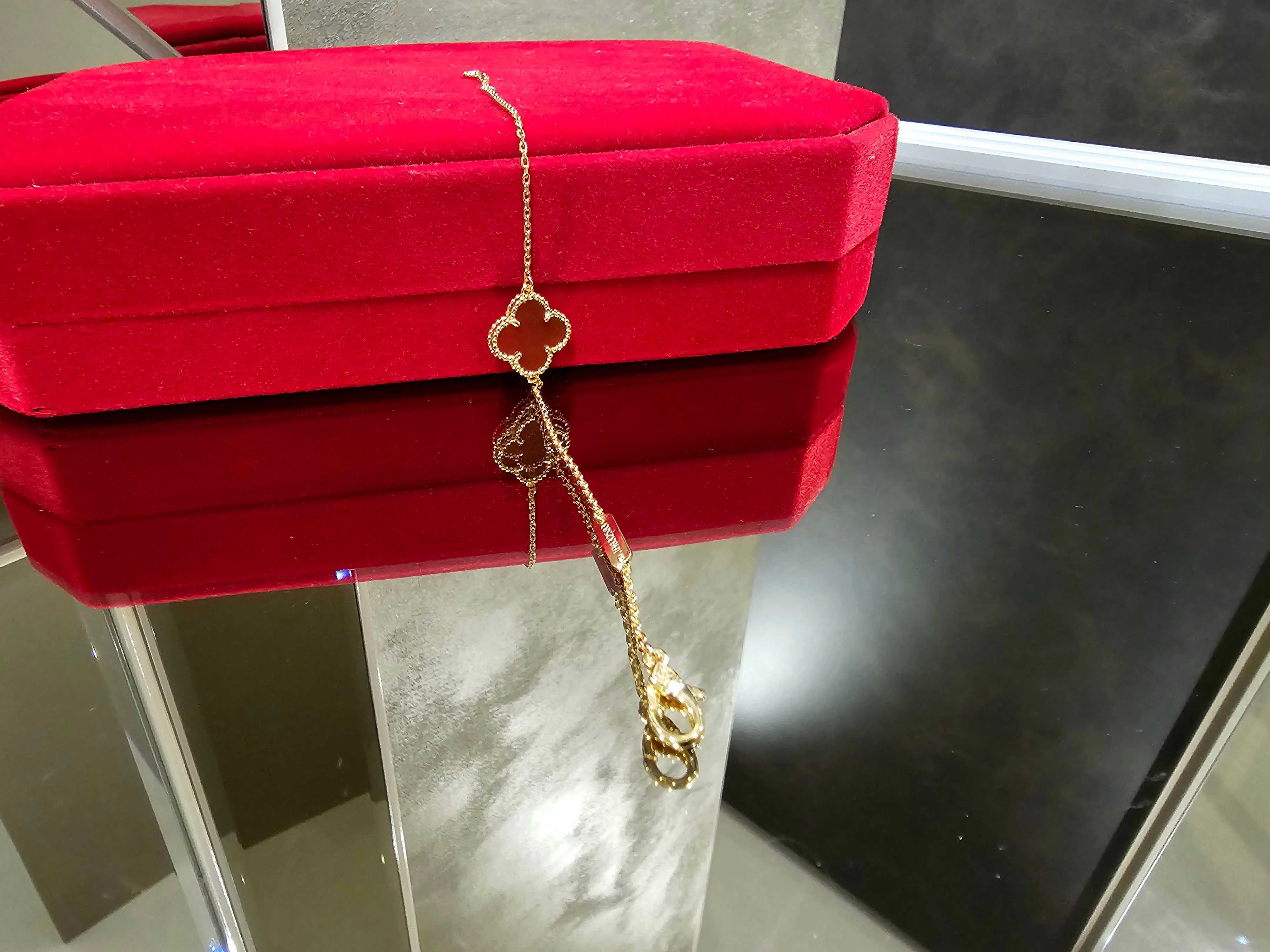 Van Cleef & Arpels VCA Rose Gold Red Alhambra 1 Motif Дамска Гривна