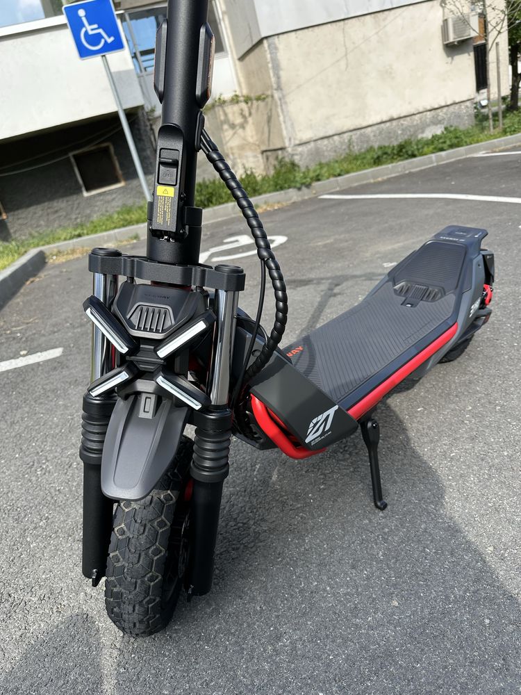 Електрическа тротинетка Segway ZT3 PRO 2025 1600W