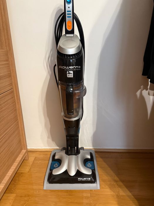 Aspirator vertical ROWENTA Clean&Steam, cu fir