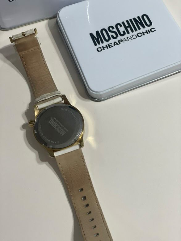 Часовник Moschino