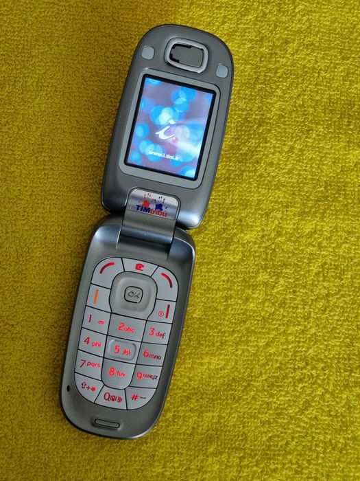 Telefon Alcatel cu clapeta cu incarcator