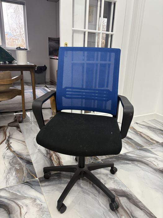 Стул вращающая б/у