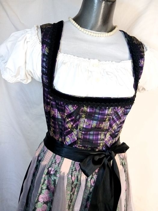 Dirndl Nr.40-42 rochie bavareza sarafan tirolez Oktoberfest
Sarfan Roc