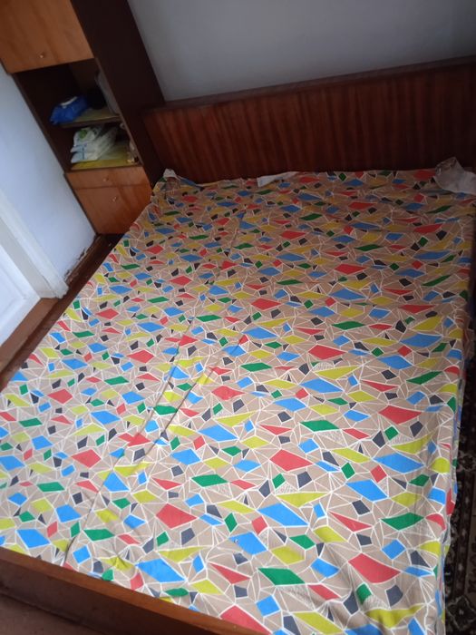 Продаю кровать и 2 тумбочки