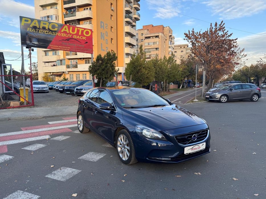 Volvo V 40 D 3 Momentum An 2013 Distronic Camera Blis Pdc Pilot