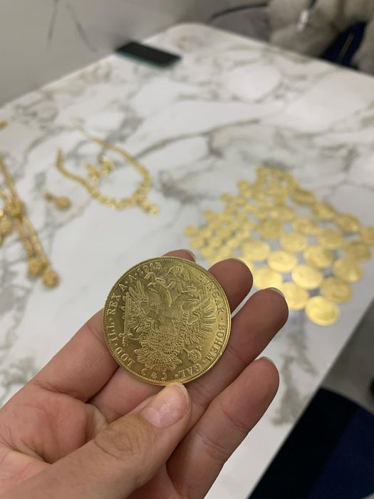 Vând monede placate cu aur de 24k